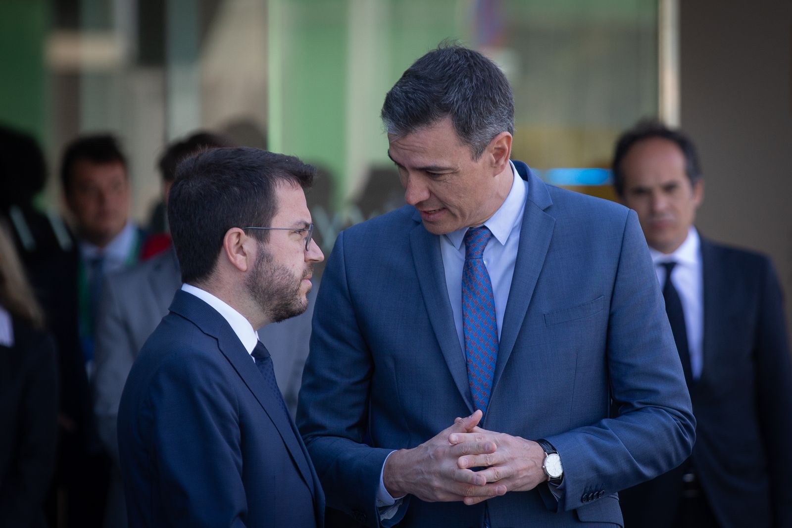 El presidente de la Generalitat, Pere Aragonès  y el presidente del Gobierno, Pedro Sánchez en la clausura de la XXXVII Reunió Cercle d’Economia