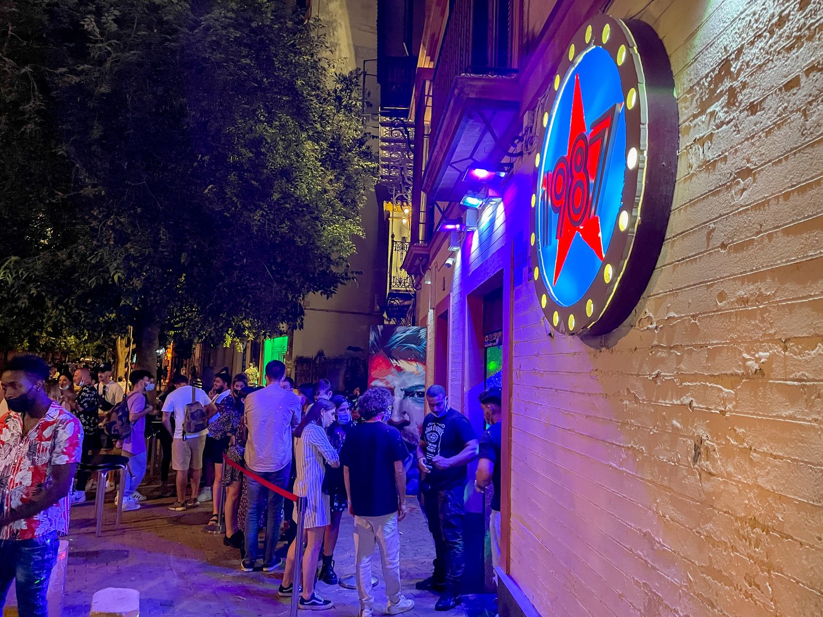 Exterior de una discoteca