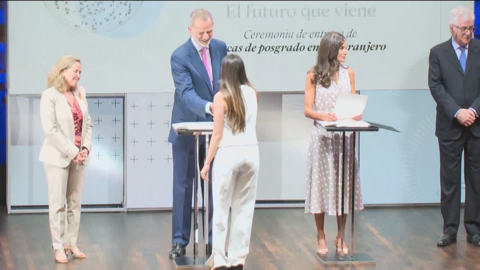 Los reyes entregan en Madrid las becas de la Fundación la Caixa