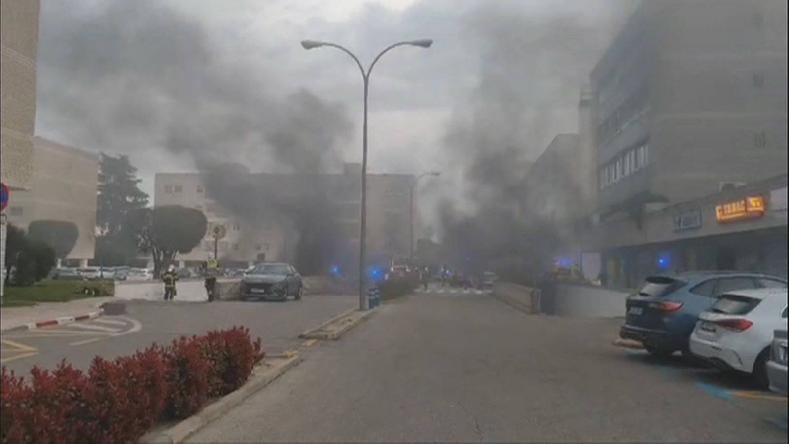 Un incendio en un garaje subterráneo pone en alerta a una urbanización de Majadahonda