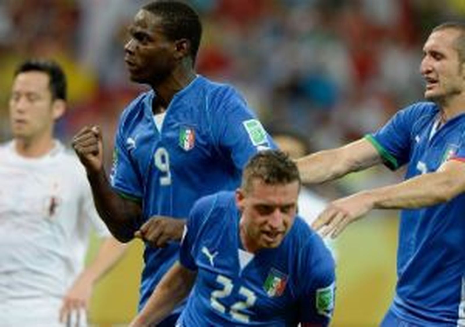 Italia derrota a Japón