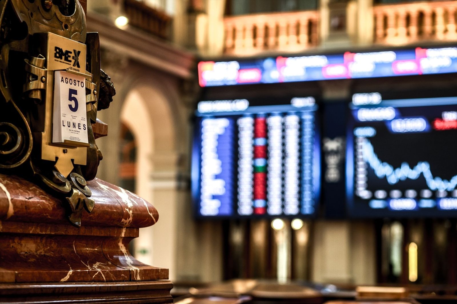 El Ibex cae un 2,5% arrastrado por la debacle en las bolsas del mundo
