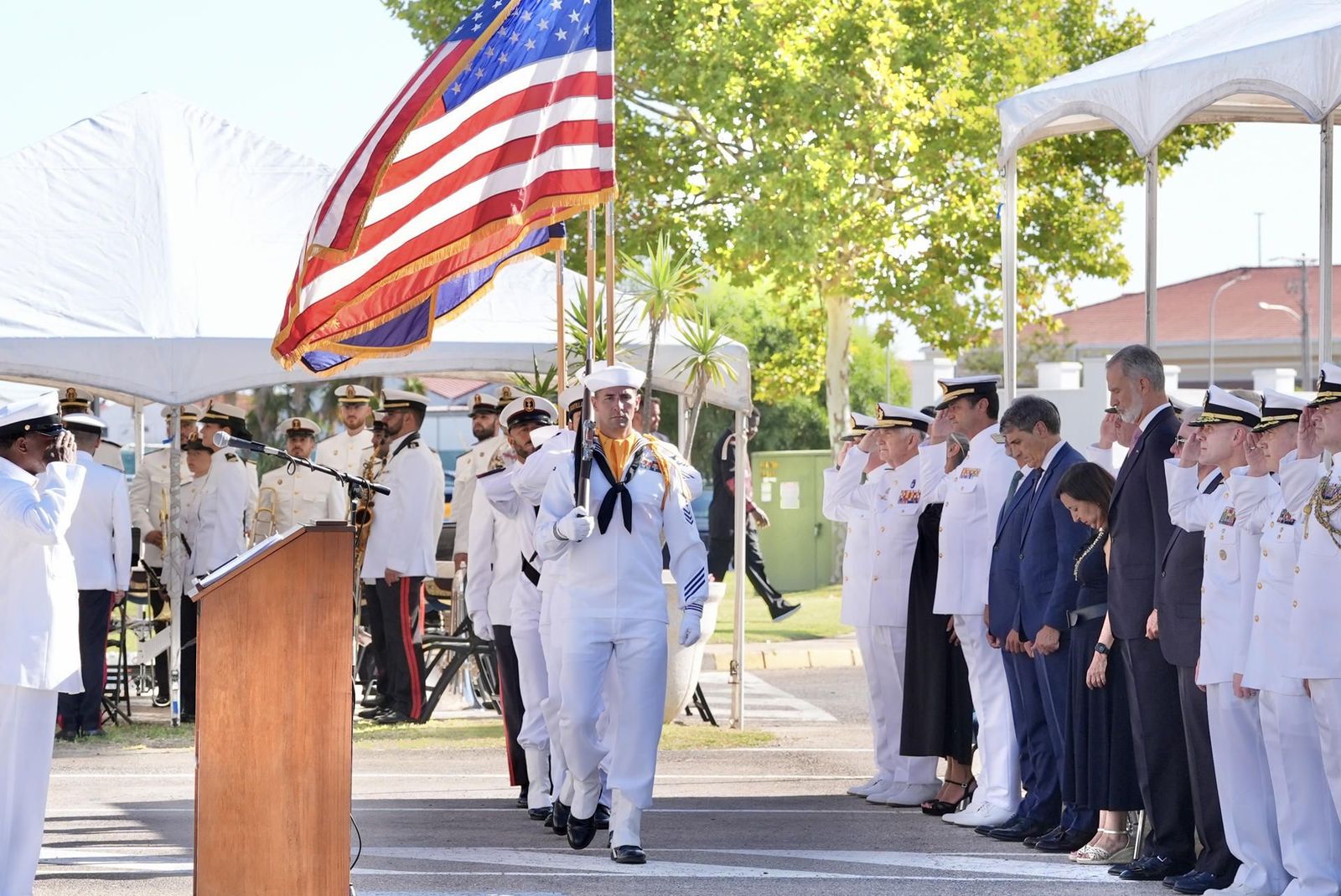 El Rey participa en la Base Naval de Rota en un homenaje a las víctimas del 11-S