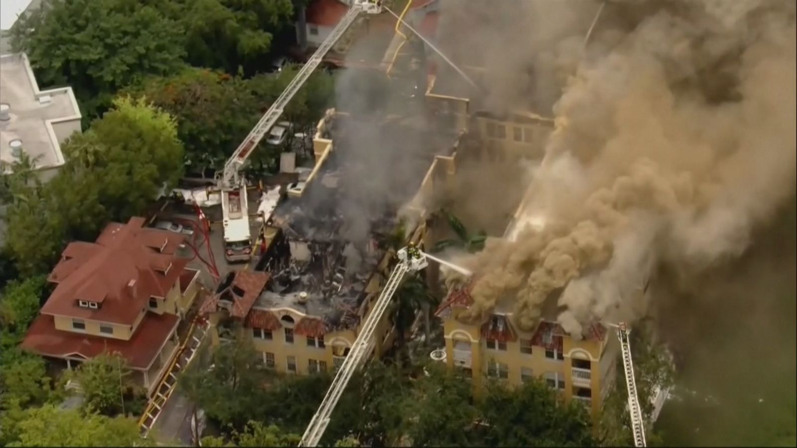 Incendio en un edificio de apartamentos en Miami