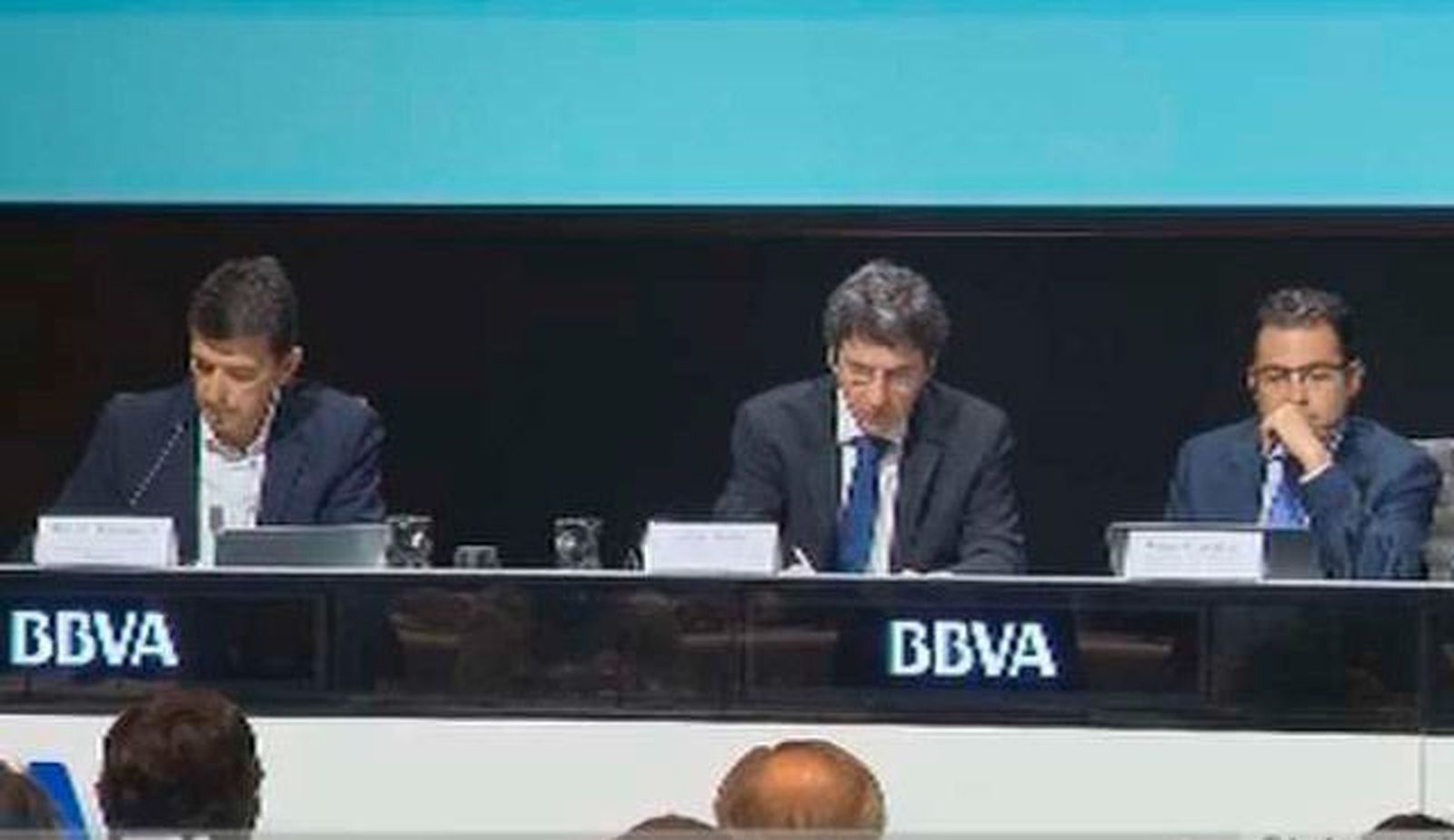 BBVA eleva dos décimas sus  previsiones para 2016 (3,3%) y 2017 (2,5%)