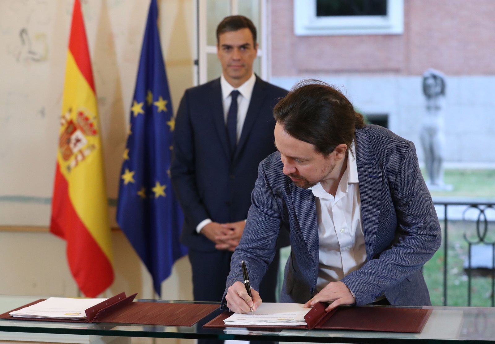 Gobierno y Podemos pactan subir el salario mínimo a 900 euros en 2019