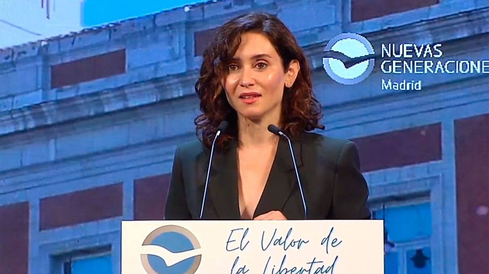 Ayuso llama a los jóvenes a reivindicar el proyecto del PP en Madrid con una “izquierda furibunda intentando boicotear los servicios públicos”