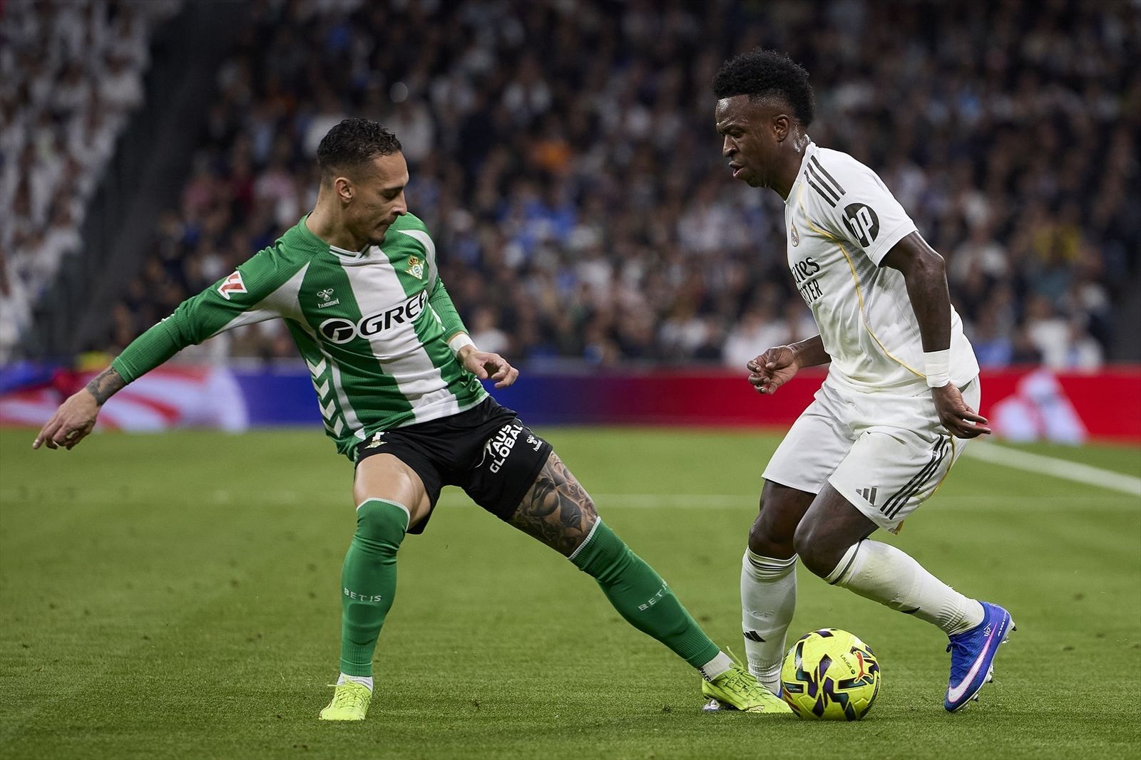 Vinicius Jr. regateando