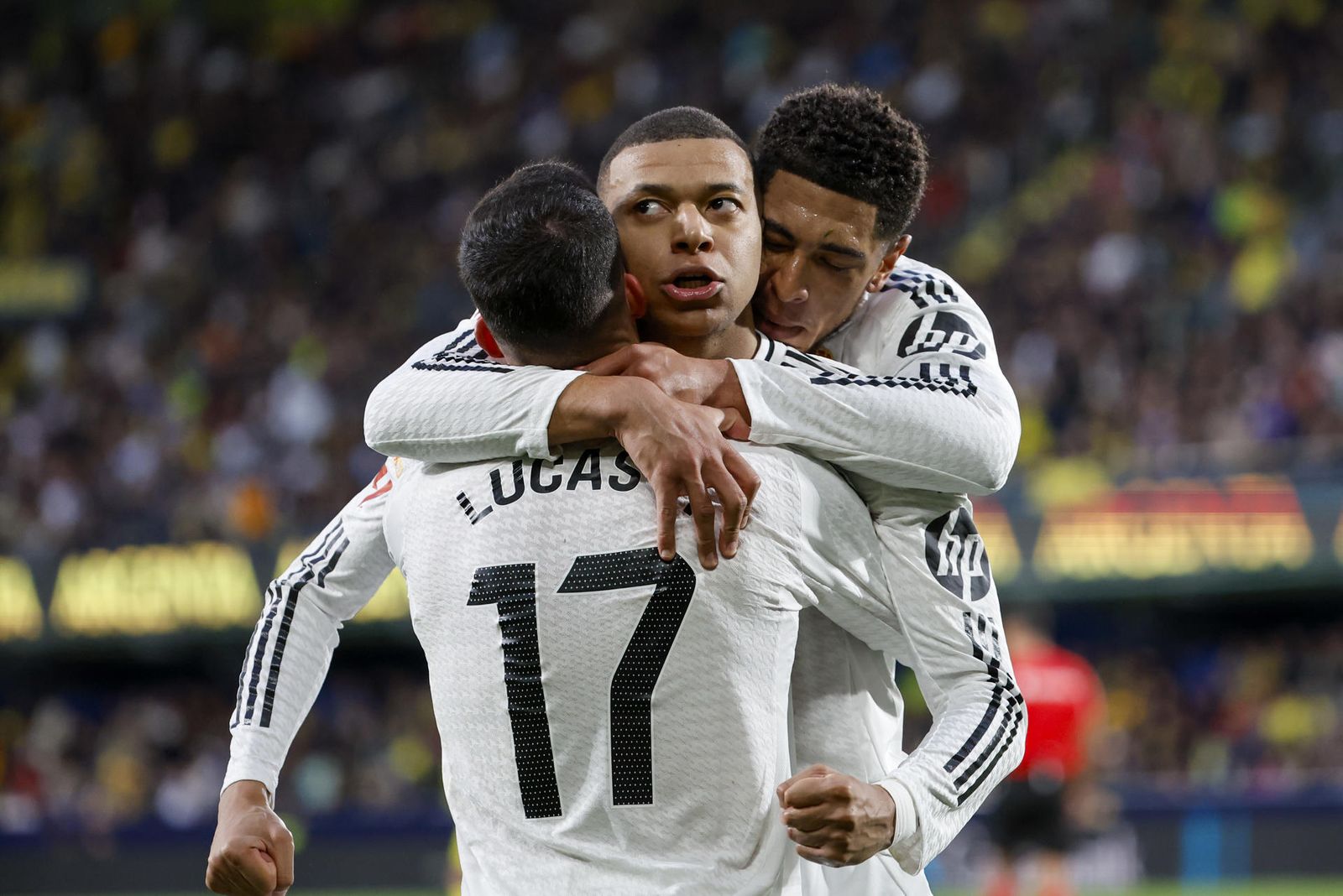 Mbappé celebra con sus compañeros uno de sus goles ante el Villarreal