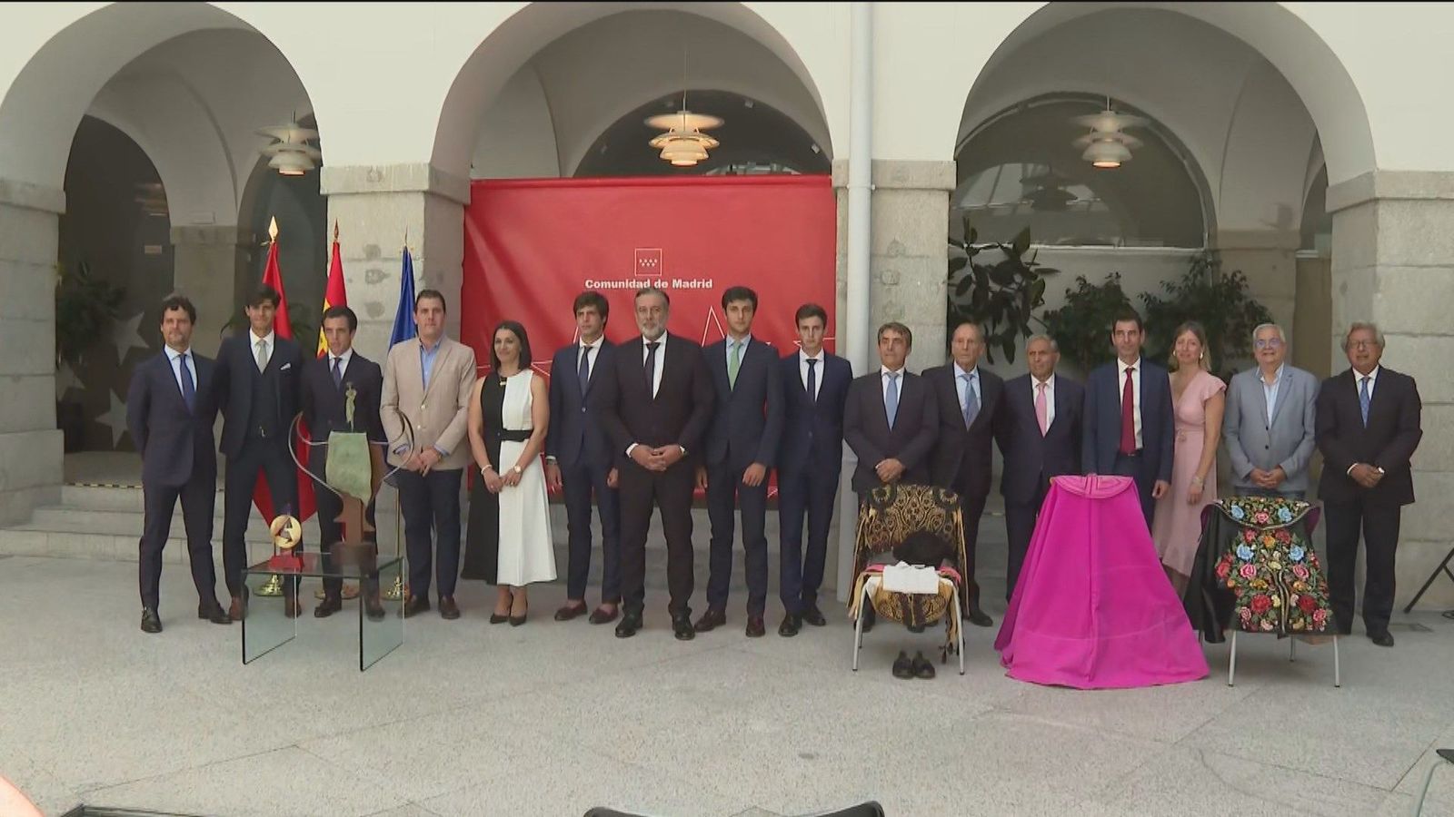 Enrique López recibe a los finalistas de la Copa Chenel