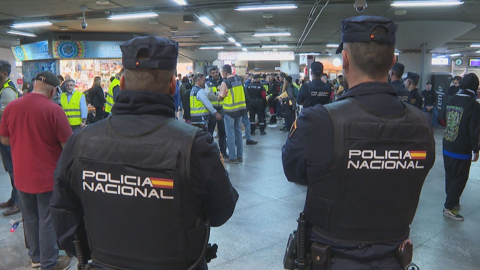 Policía Nacional en Atocha durante la noche del 28 de abril