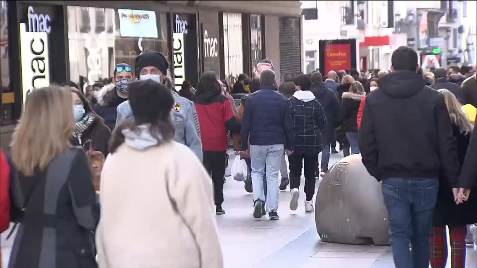 El centro de Madrid, un hervidero de gente en el Día de la Constitución