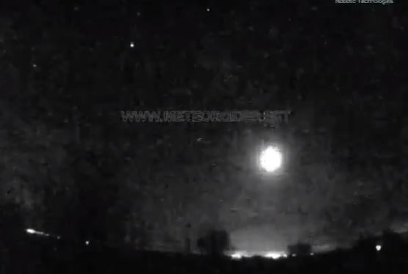 La roca de un asteroide genera una gran bola de fuego sobre Madrid
