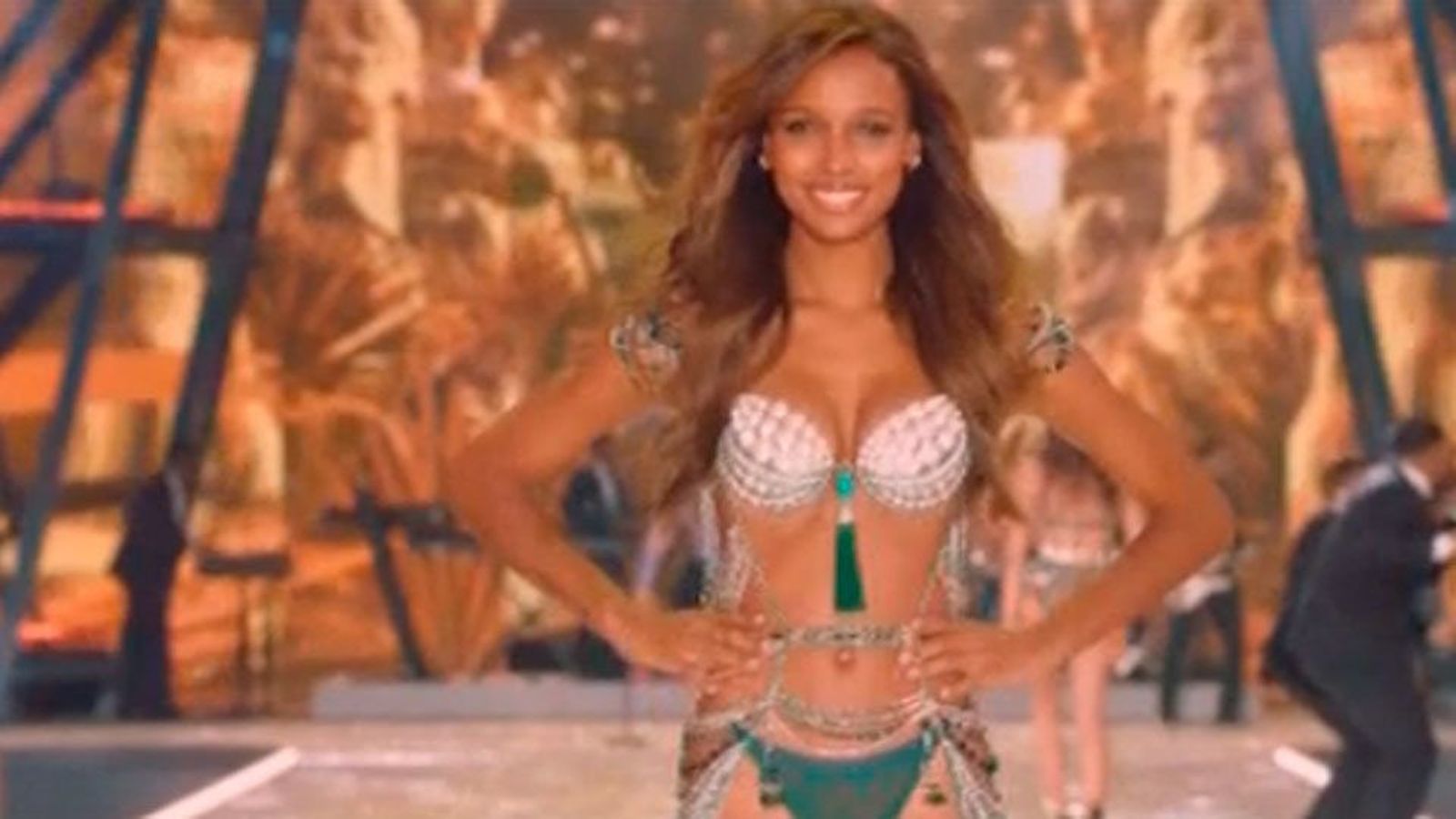 El primer desfile parisino de Victoria Secret reúne a célebres modelos