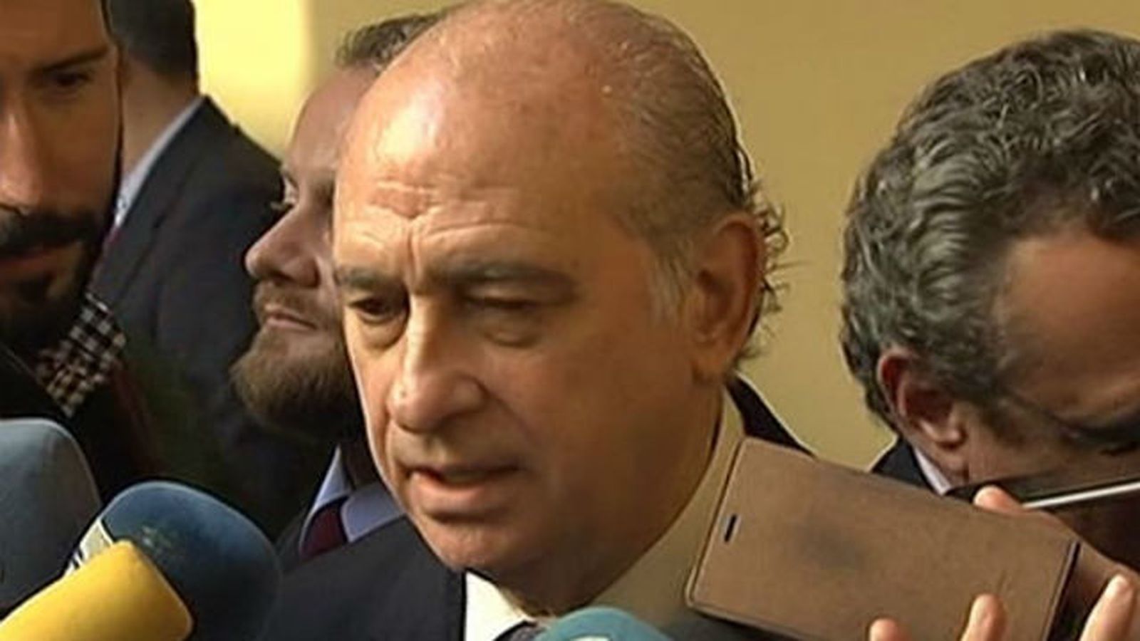 Fernández Díaz tacha de "inmadurez política" la decisión  de Pablo Iglesias de no acudir a la Fiesta Nacional
