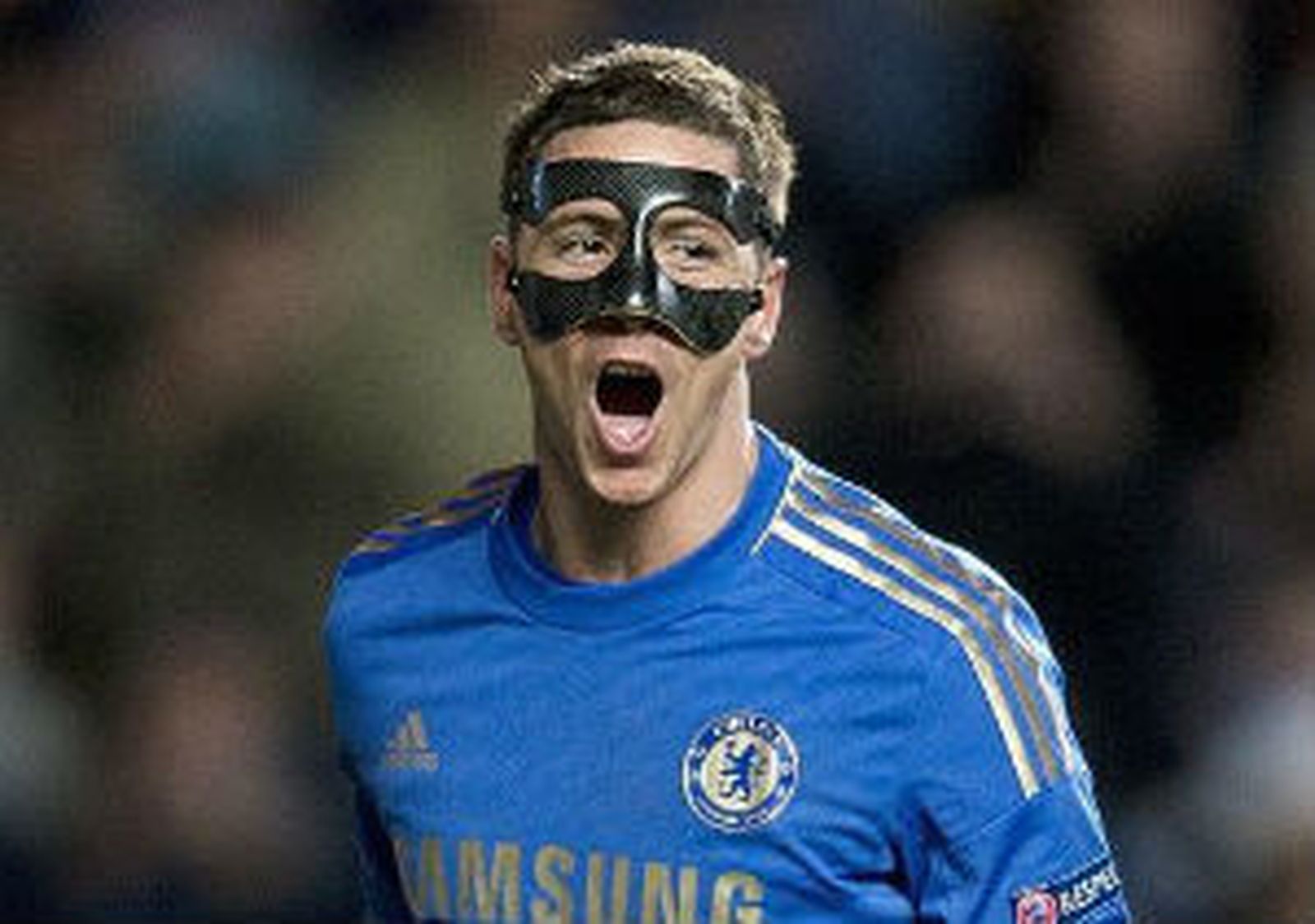 Fernando Torres con máscara