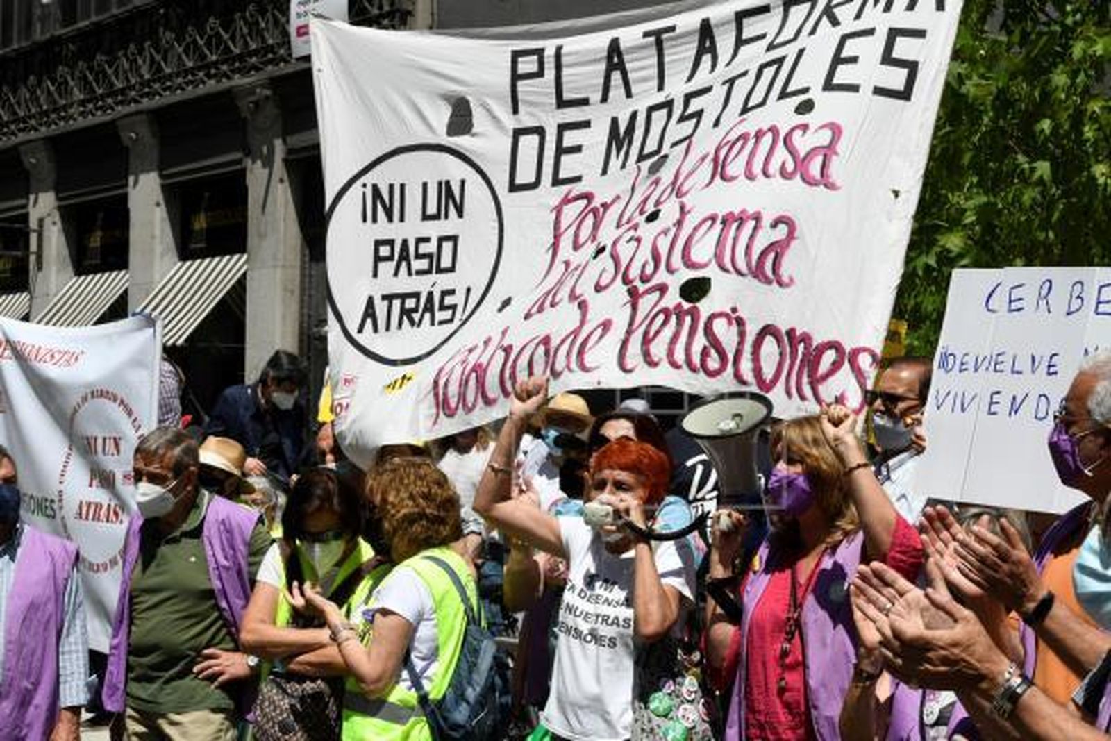 Un millar de personas protestan en Madrid contra los recortes de pensiones