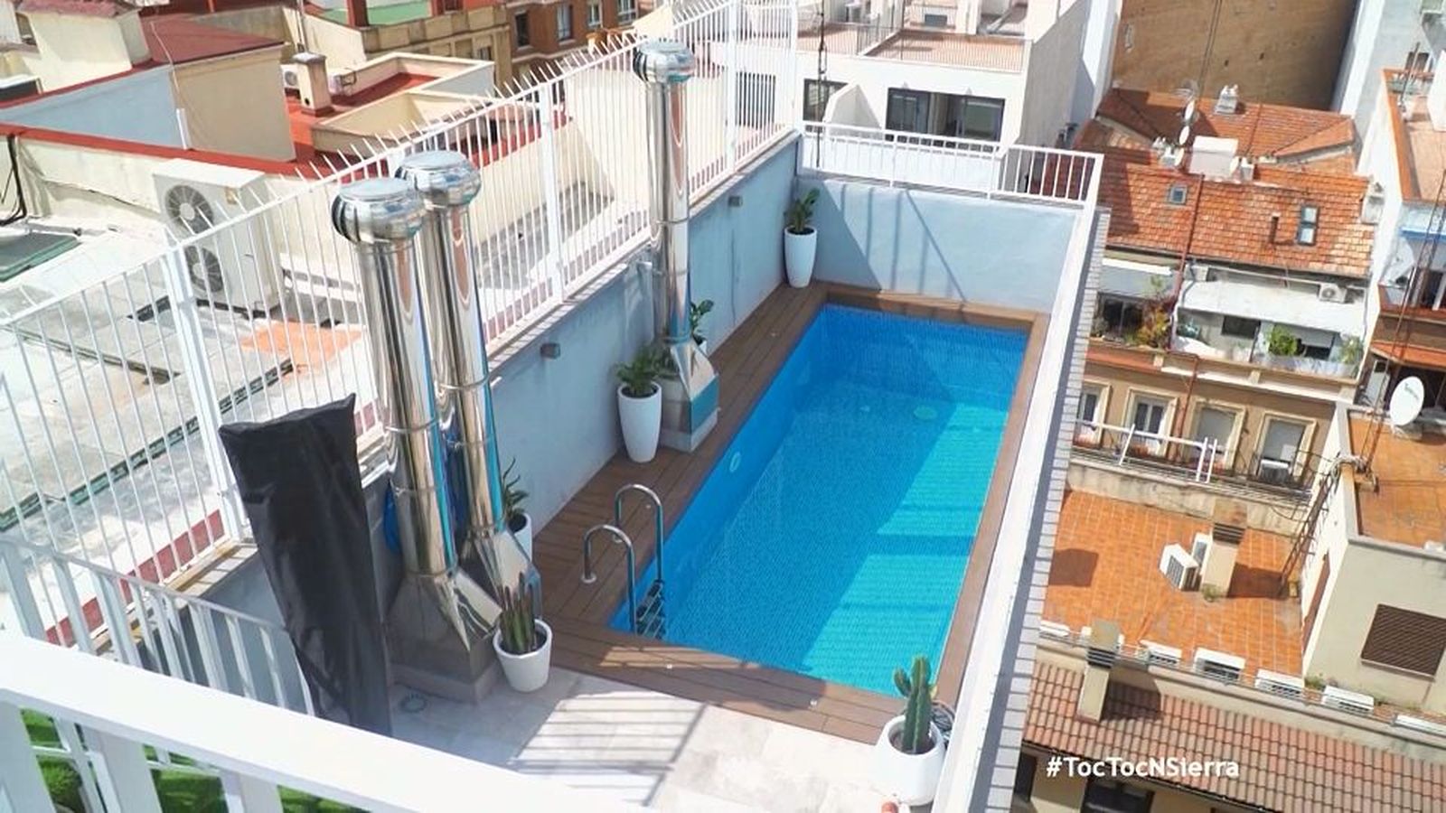 Piscina del tríplex de Guillermo (Toc toc...¿se puede? - 34)