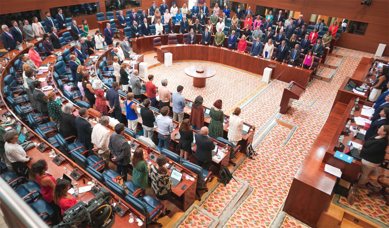 La Asamblea de Madrid guarda un minuto de silencio por el guardia civil fallecido mientras estaba de servicio
