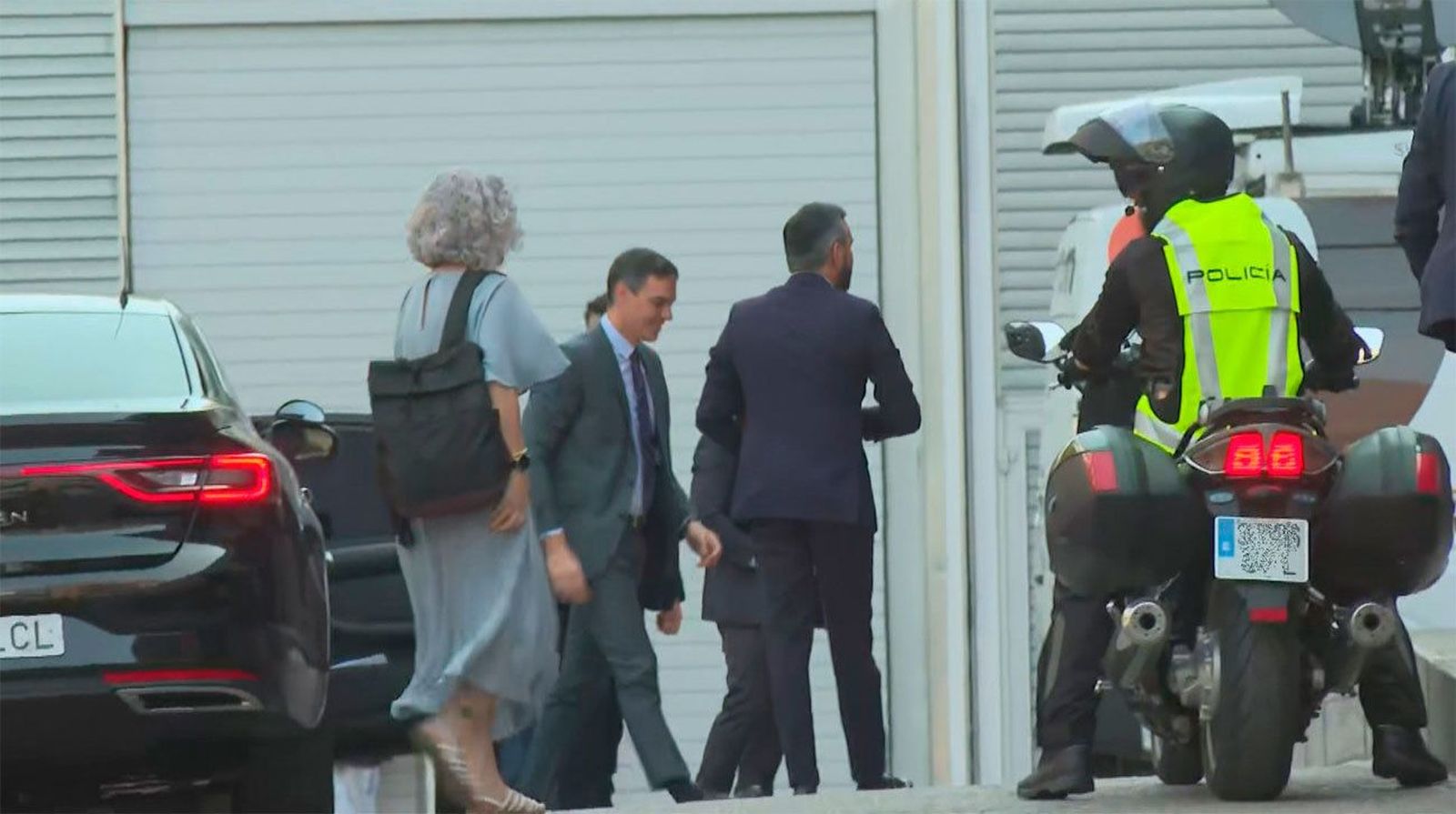 Pedro Sánchez evita a los periodistas y accede por la puerta trasera al museo Reina Sofía