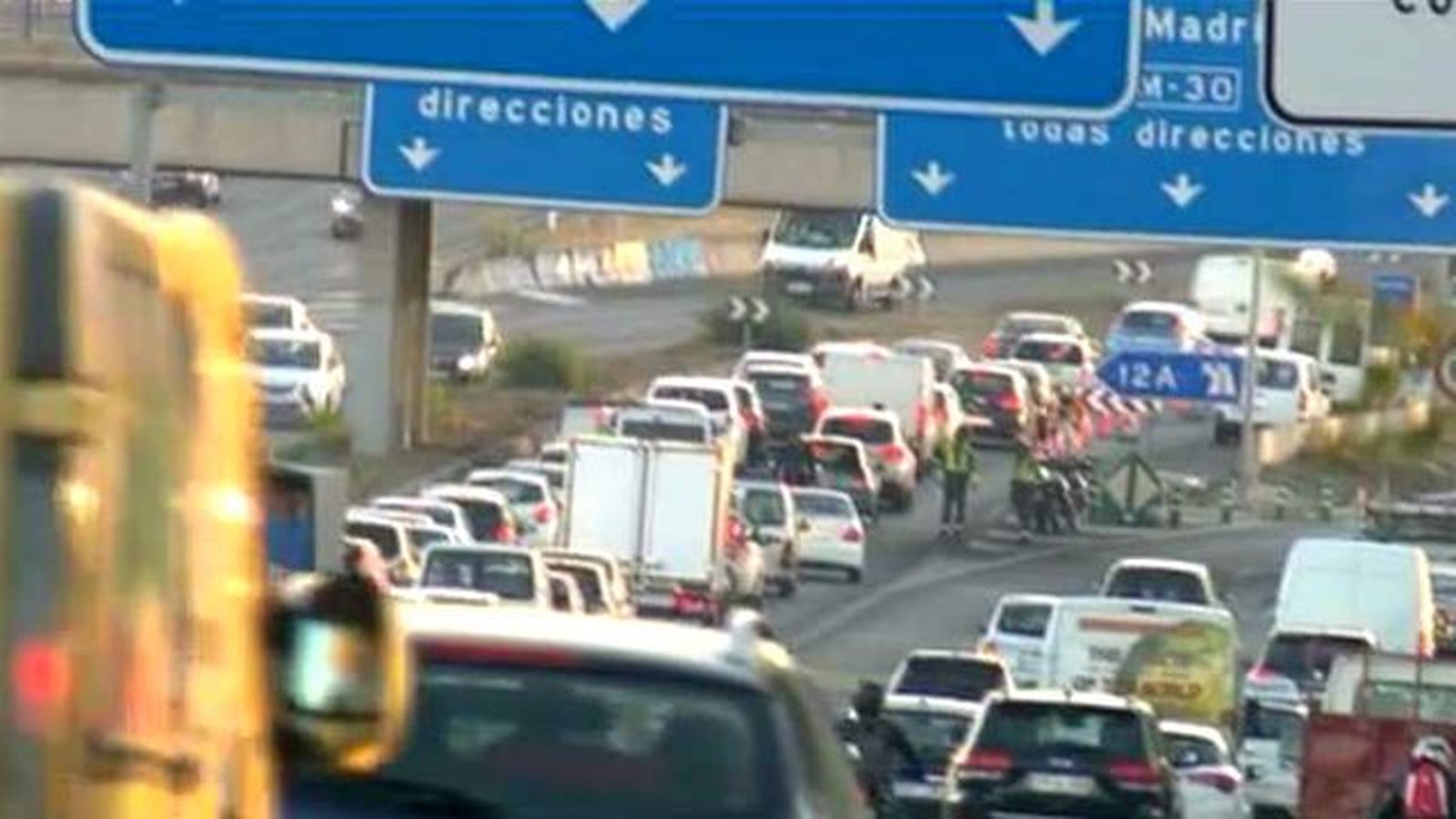 Kilómetros de retenciones por los cortes en el enlace de la A-5 con la M-40