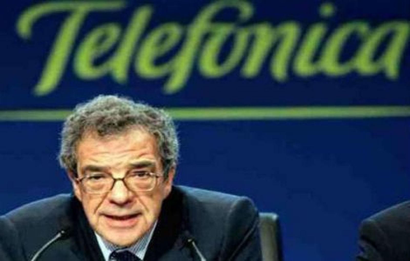 Telefónica pospone la subida  de la cuota de abono prevista para abril