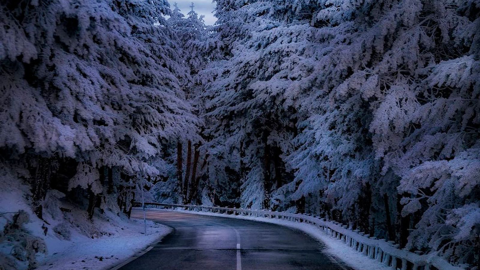 Carretera en la sierra de Guadarrama