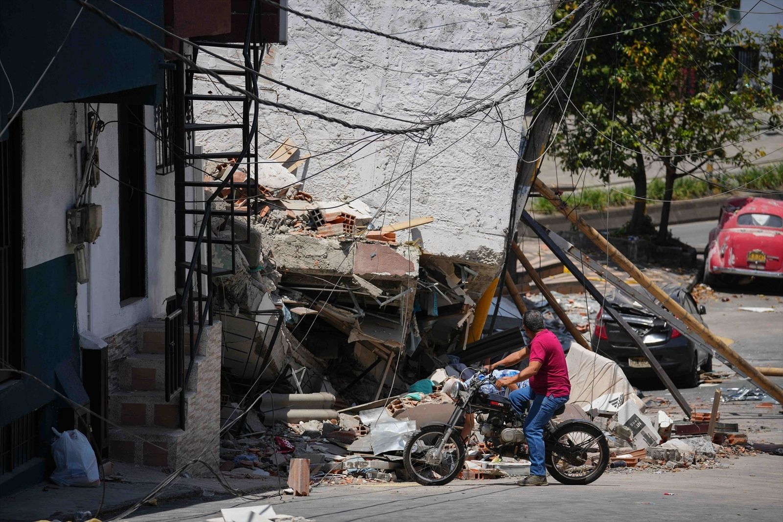 Edificio derrumbado por el terremoto de Pereira, Colombia