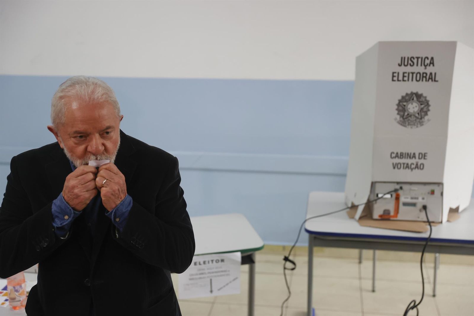 El candidato a la presidencia Lula Da Silva tras votar