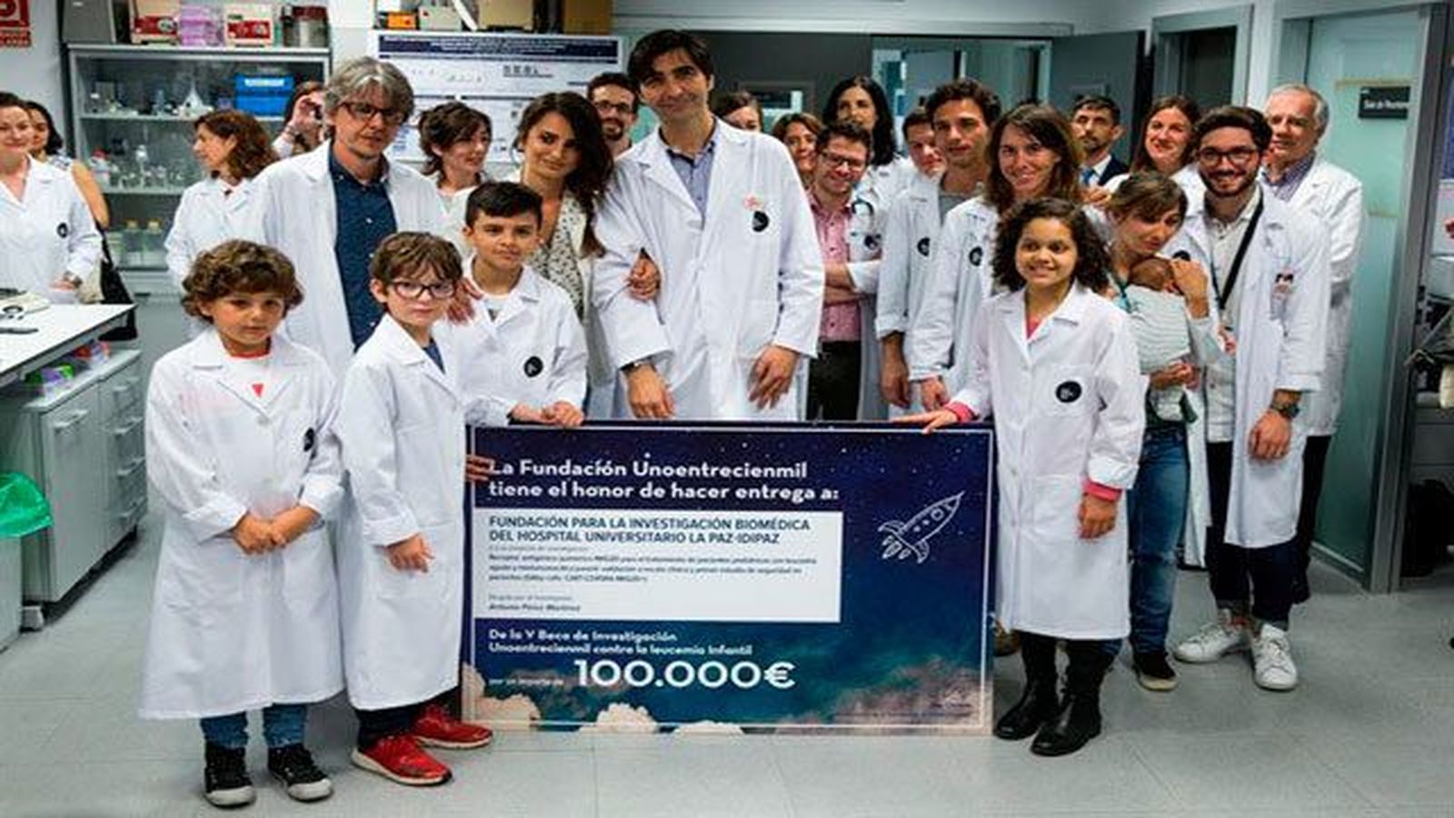 Penélope Cruz se suma en la La Paz a la la lucha contra la leucemia infantil