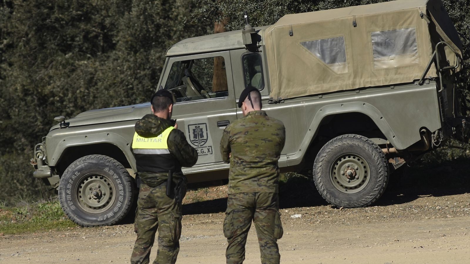 Militares en el entorno donde fallecieron dos militares en unas maniobras en la base de Cerro Muriano