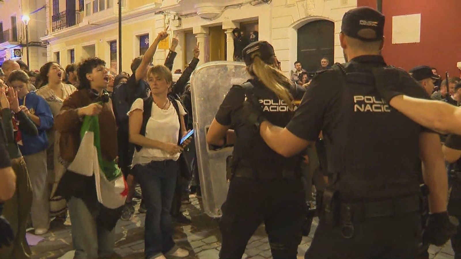 Manifestaciones en las calles y violencia de la extrema izquierda: tercer intento de reventar un acto de Abascal
