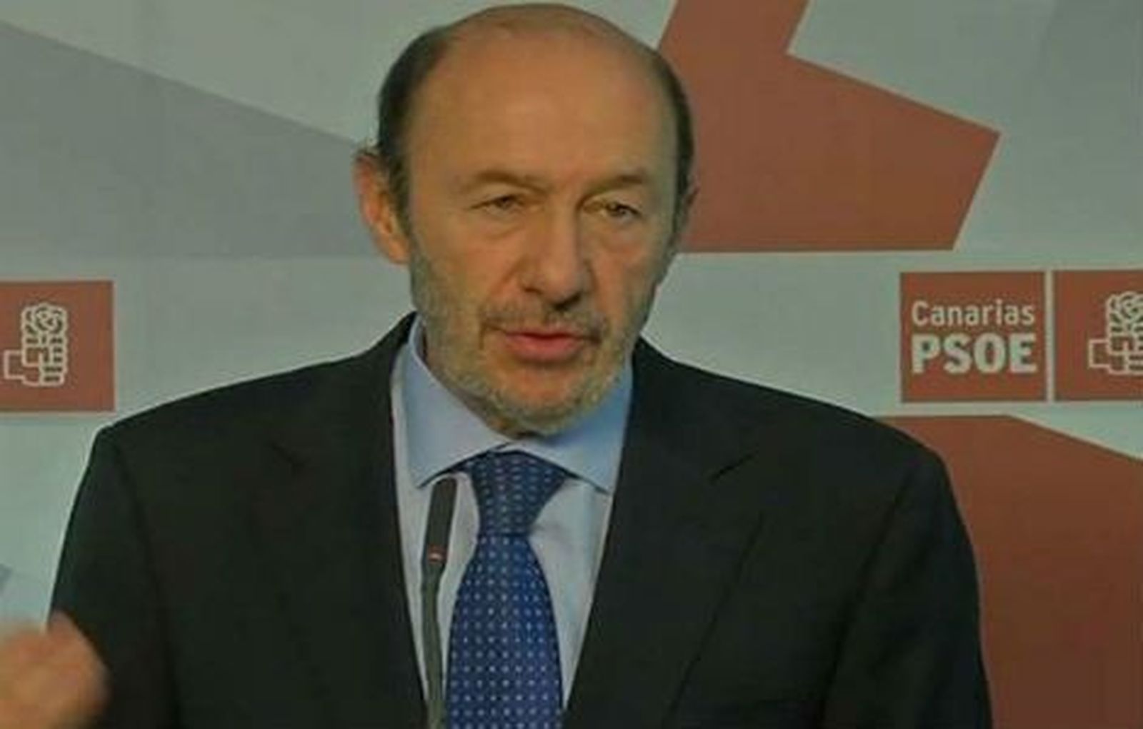 Rubalcaba ve "crítica" la situación del país por el caso Bárcenas