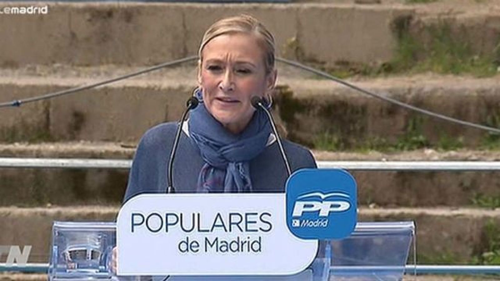 Cifuentes promete ayudas para modernizar las explotaciones ganaderas y agrícolas