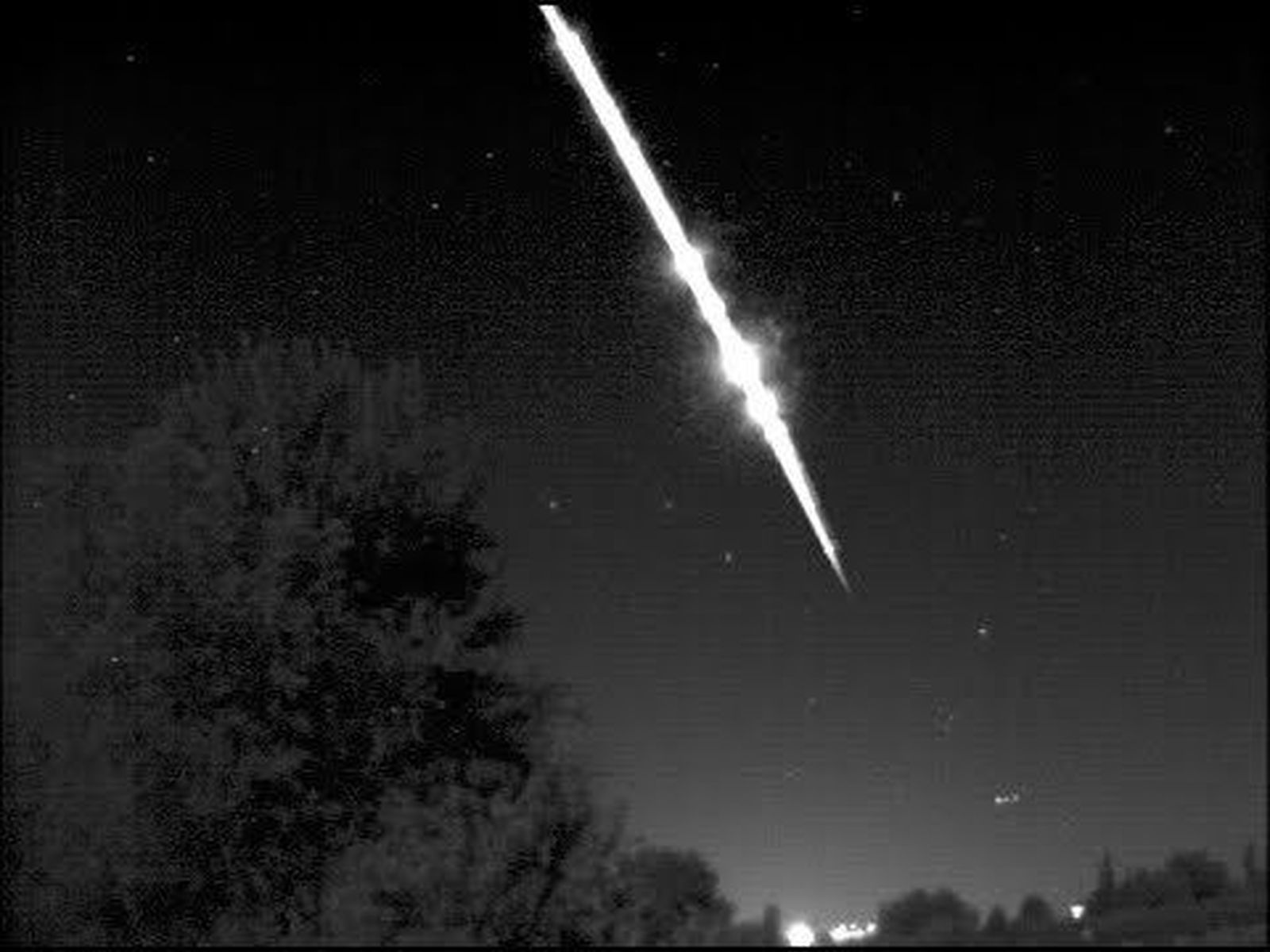 Una bola de fuego sorprende en plena madrugada en el cielo de Madrid
