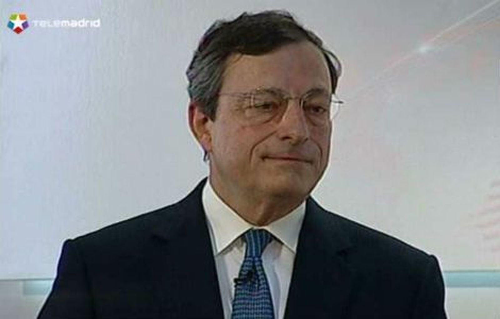 La posible intervención del BCE dispara un 6 % la bolsa y la prima cierra en 561 puntos