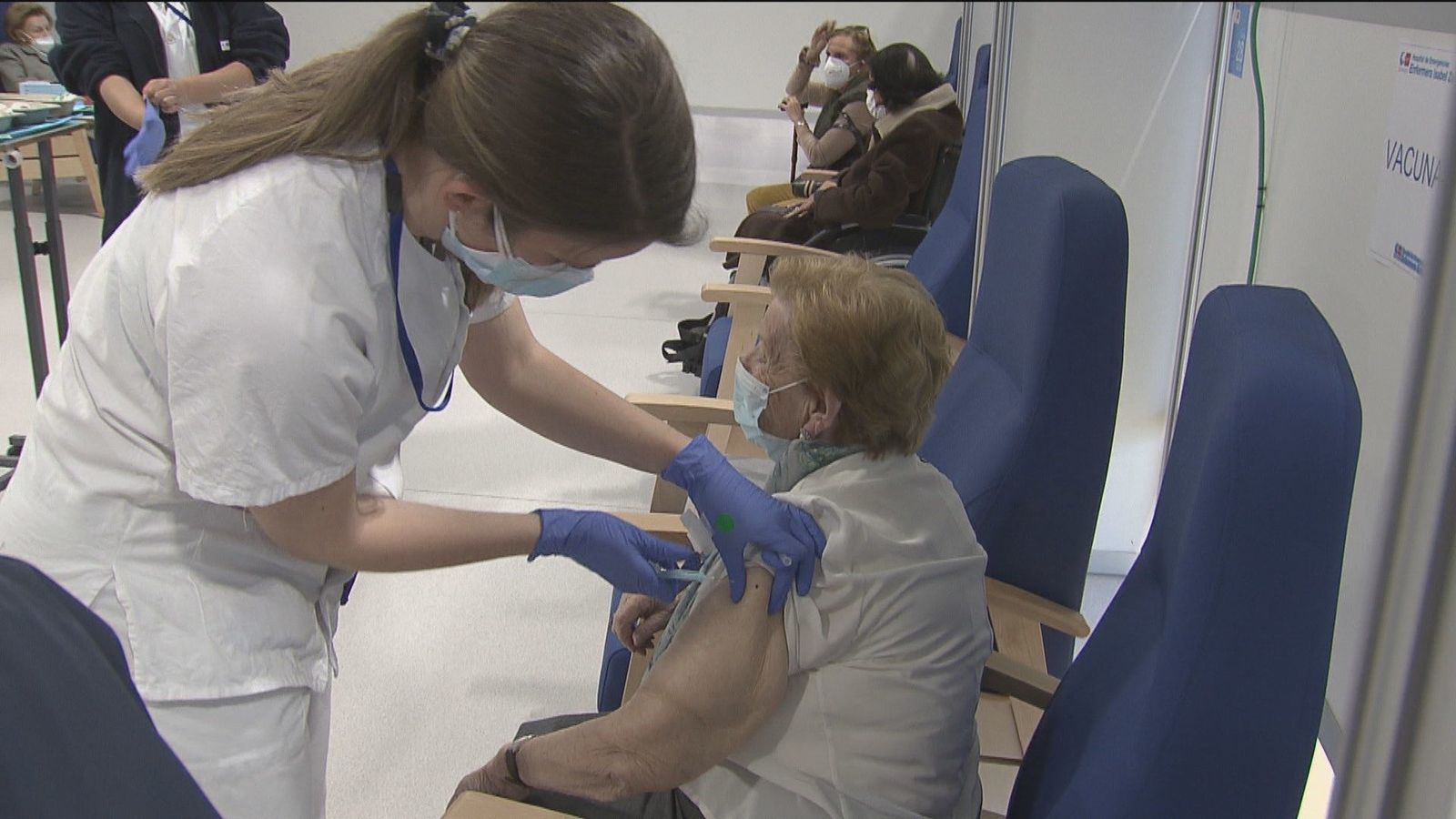 Sanidad propone una dosis de refuerzo de la vacuna para los mayores en residencias