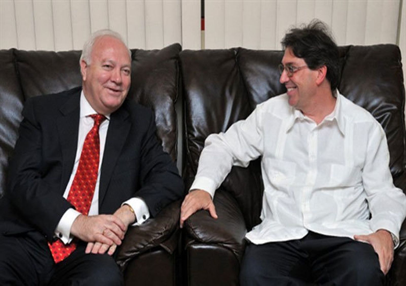 Moratinos llega  a Cuba, donde se reunirá con Gobierno e Iglesia