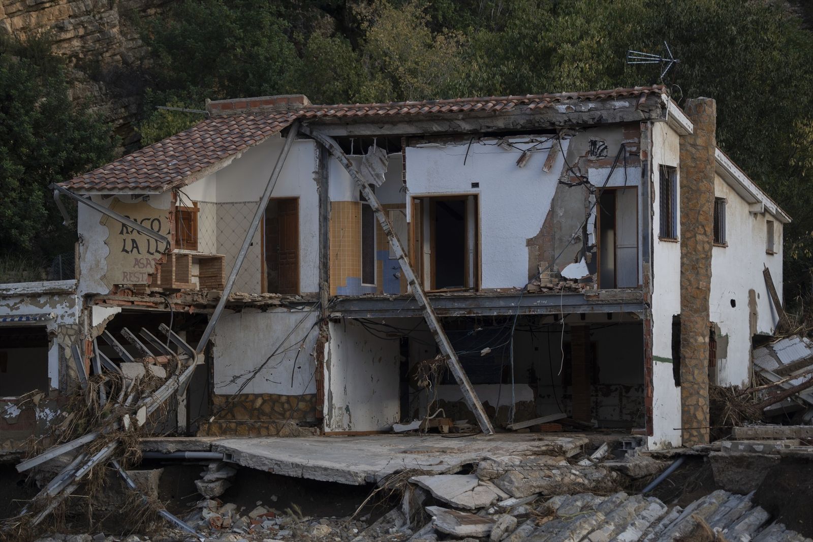 Una casa destruida por el paso de la DANA en Sot de Chera, Valencia