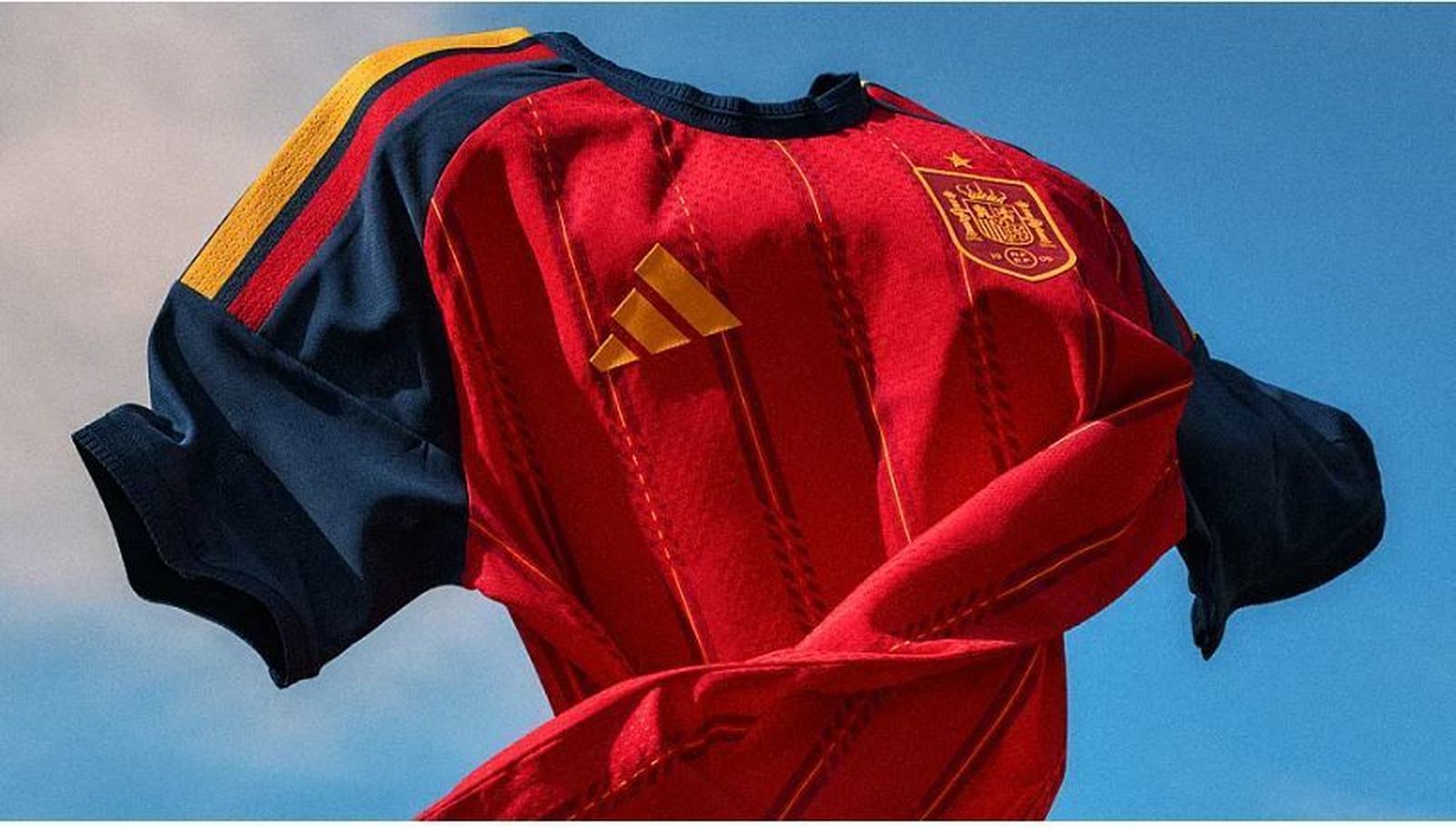 España presenta su nueva camiseta