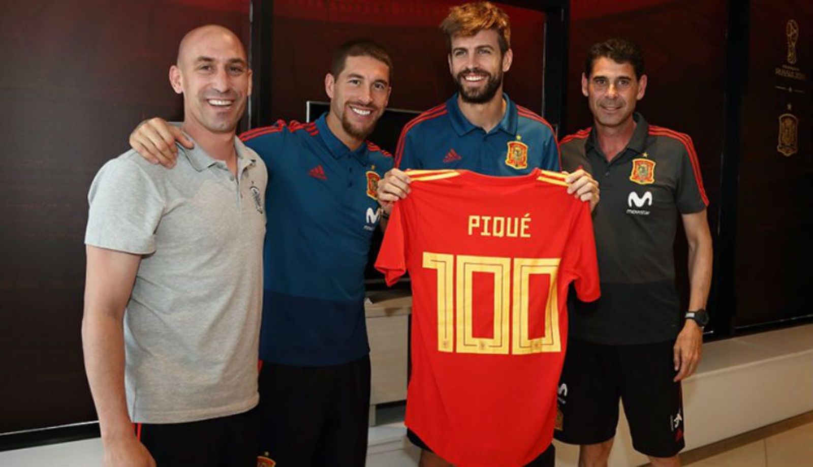 Homenaje a Piqué por sus cien partidos con España