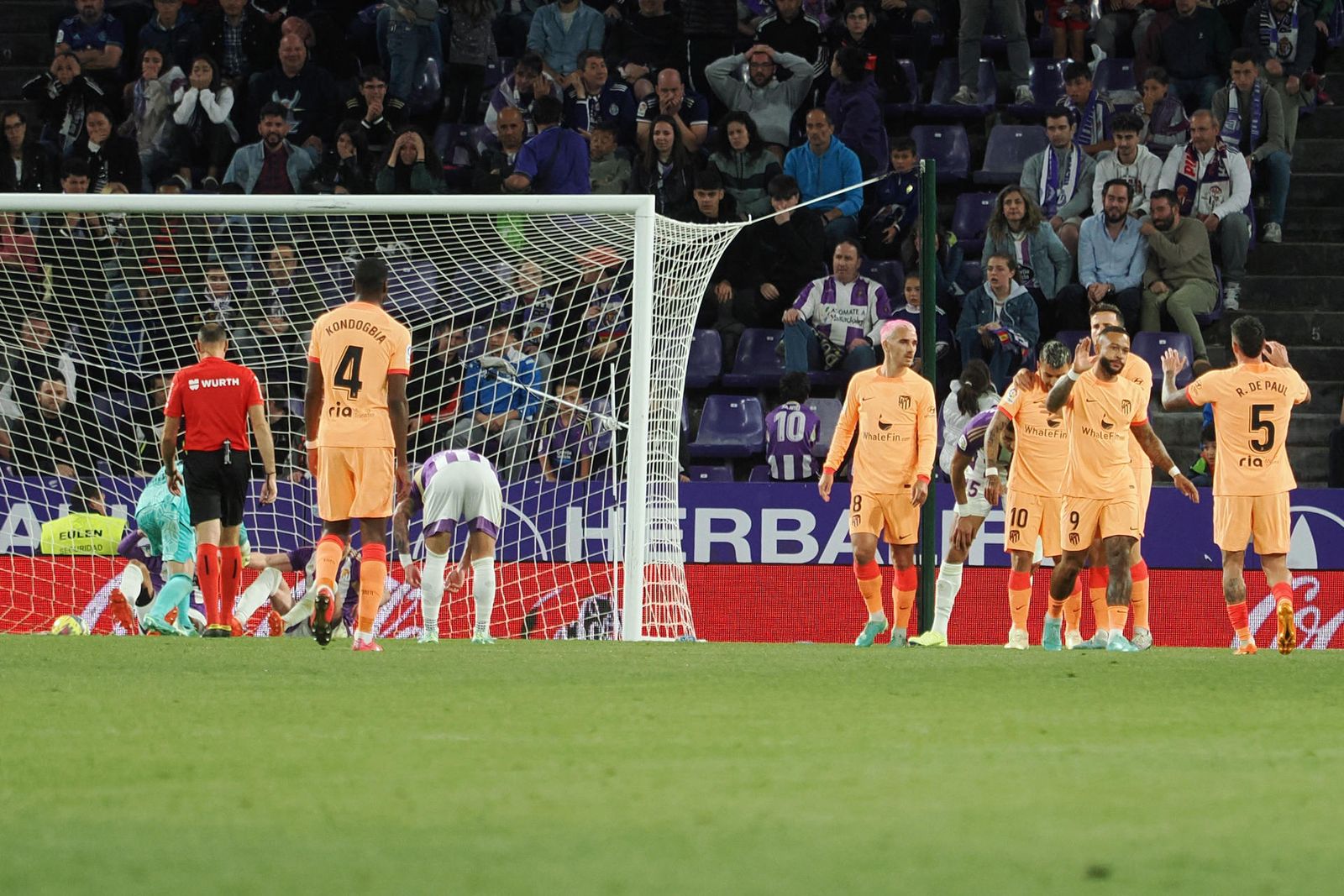 El Atleti golea al Valladolid