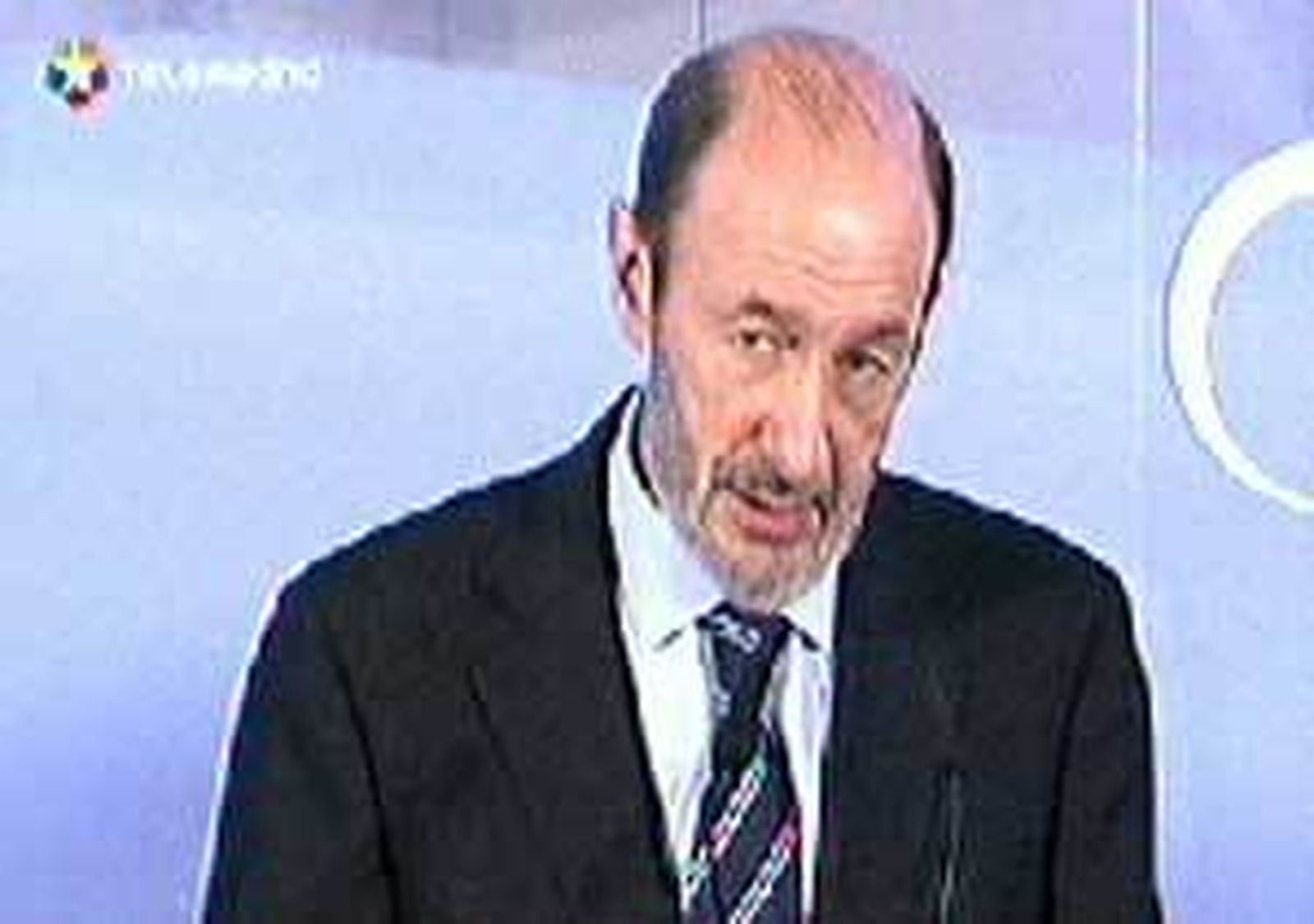 Rubalcaba: "El PP se ha manifestado con los obispos y el PSOE con  los sindicatos"
