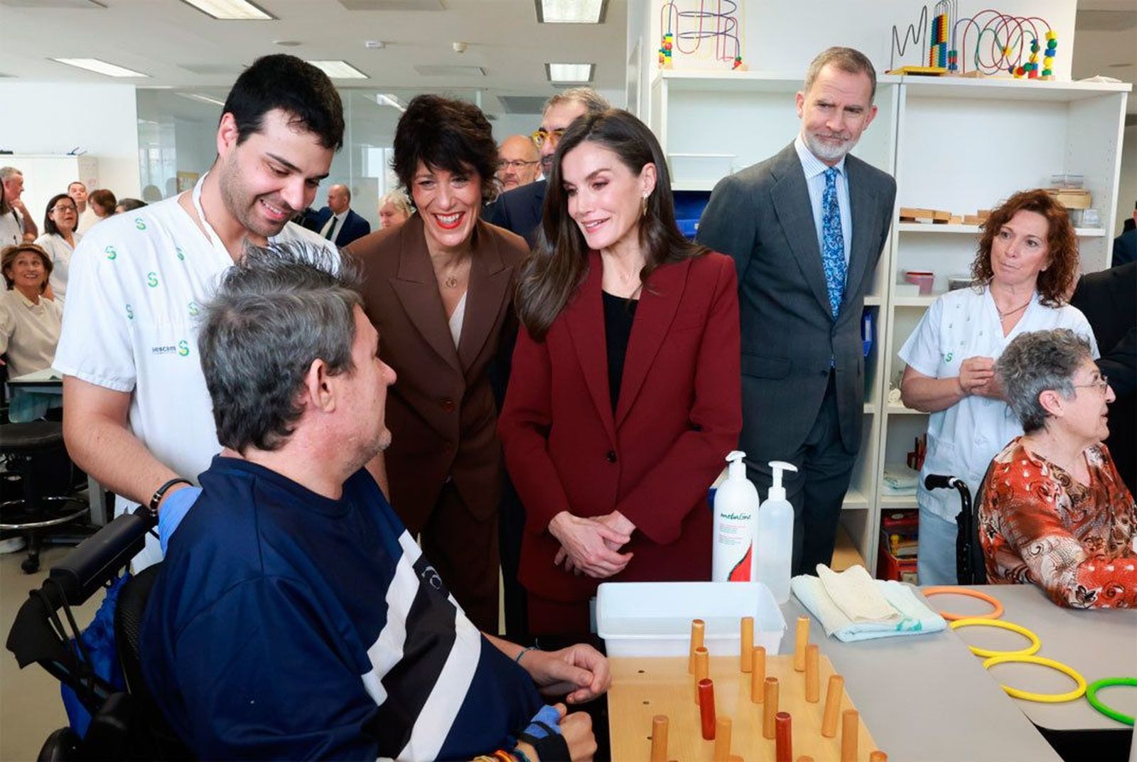 Los Reyes conocen historias de superación en el Hospital de Parapléjicos de Toledo
