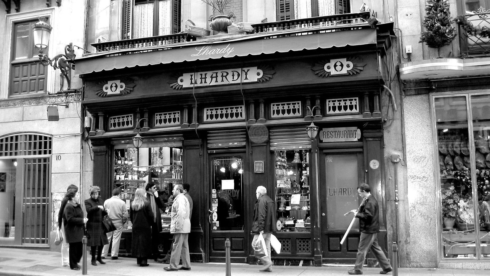 Entrada del restaurante LHardy en Madrid