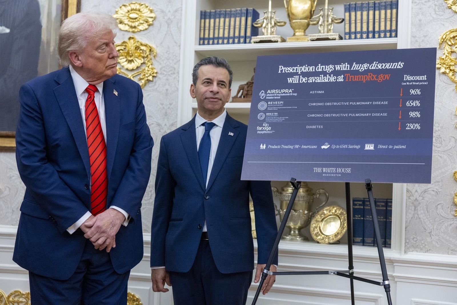 Trump anuncia un arancel adicional del 100% a China y controles en la exportación de software