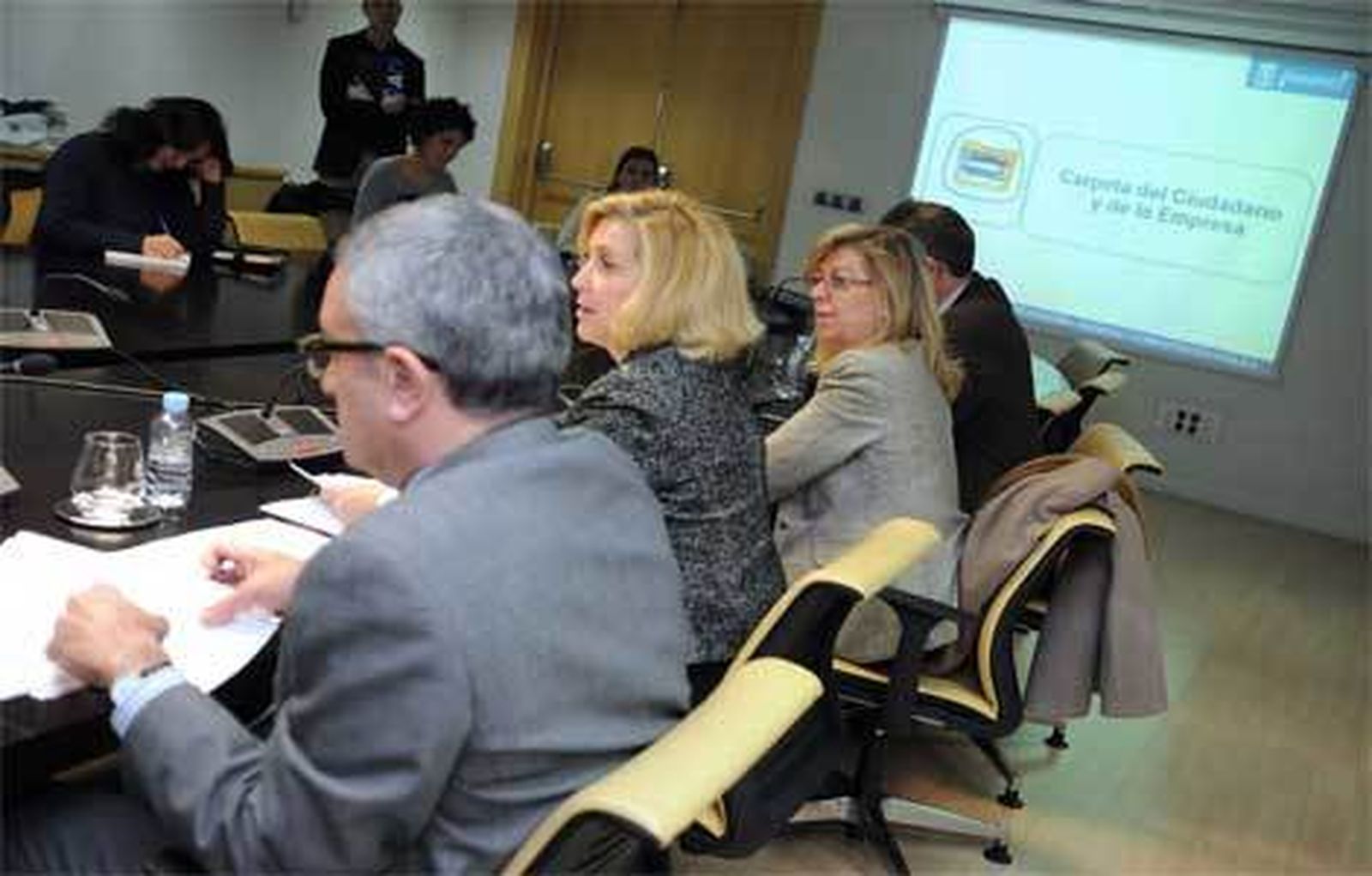 Los madrileños pueden gestionar multas, impuestos y expedientes por internet