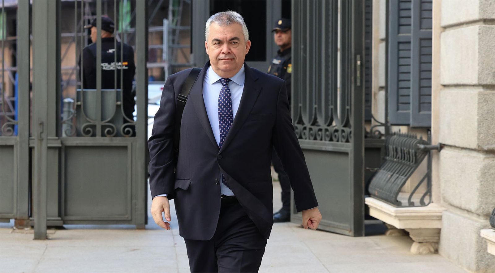 Santos Cerdán saliendo del Congreso