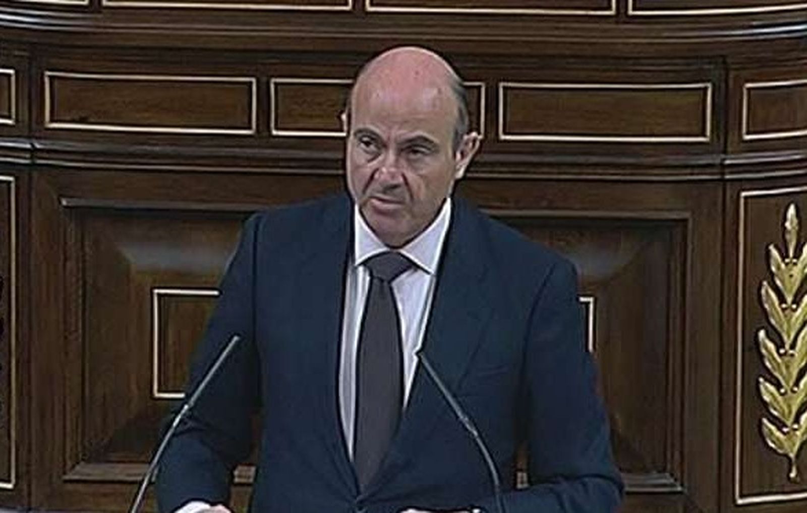 Guindos defiende que las cuentas para  2014 son "austeras" y "marcan el fin de la recesión"
