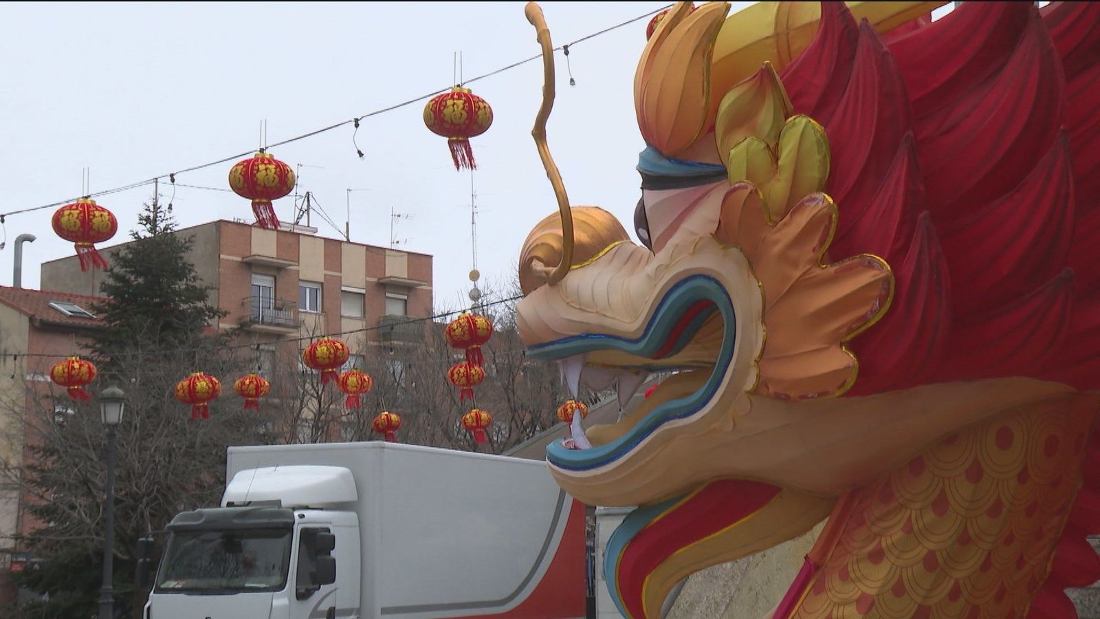 Usera luce ya "todo bien, todo bonito" para dar la bienvenida al Dragón